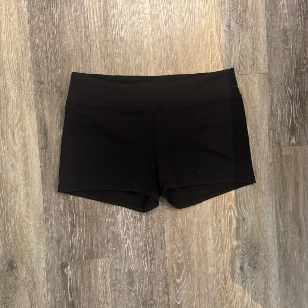 LULULEMON BIKER SHORTS - PERFECT CONDITION